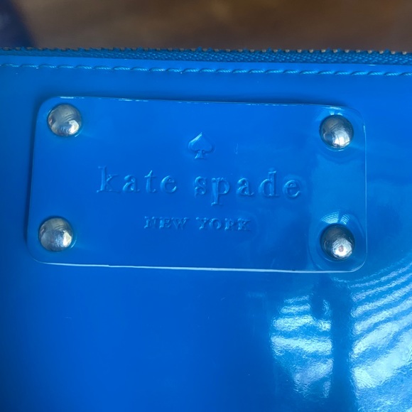 Classic Kate Spade Wallet - Picture 2 of 3